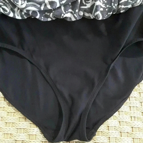 Catalina One peice Swimsuit Size 1X (16W) - Picture 2 of 7
